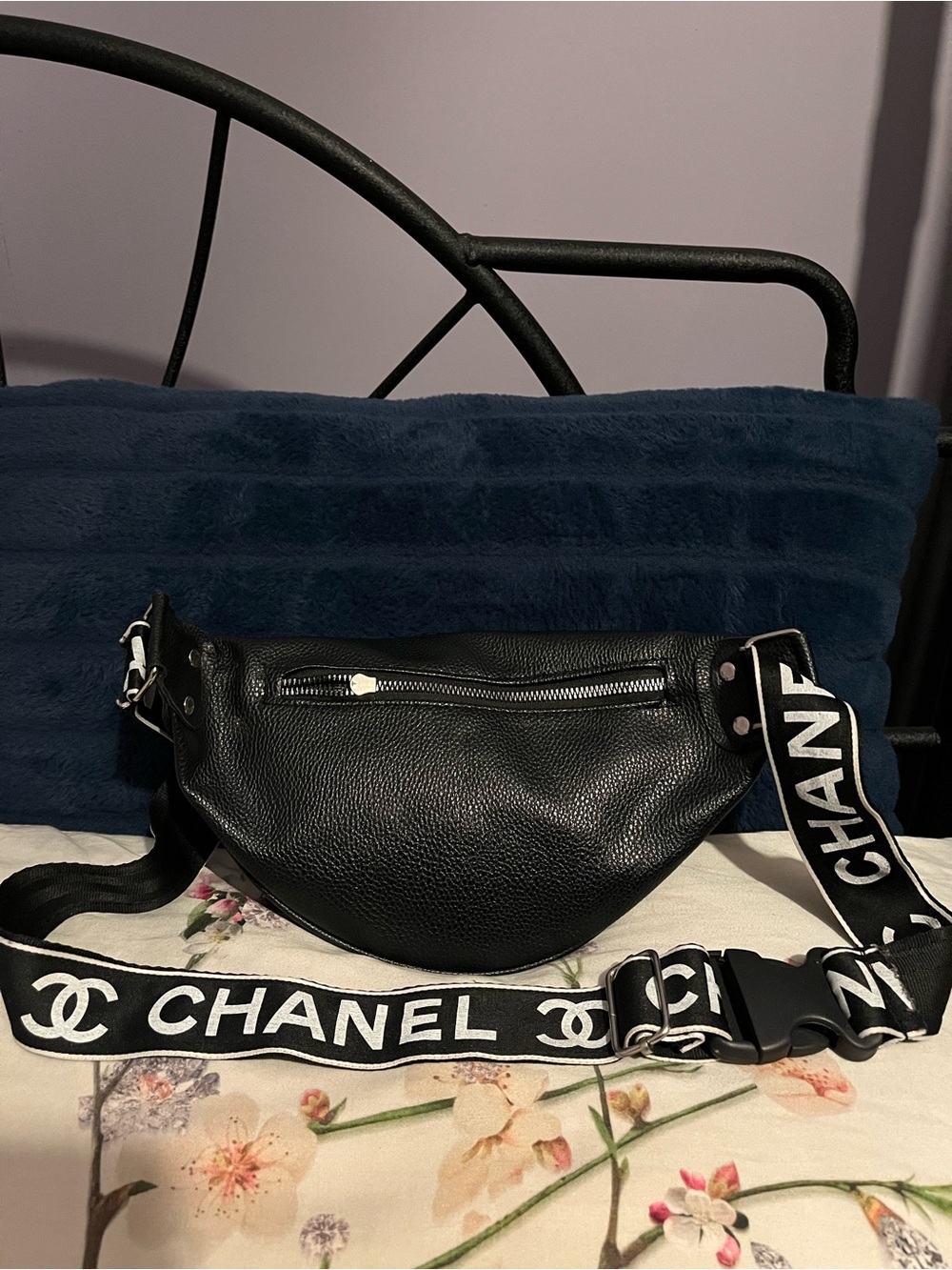🖤CHANEL Logo Belt Bag🤍 - Picture 4 of 10